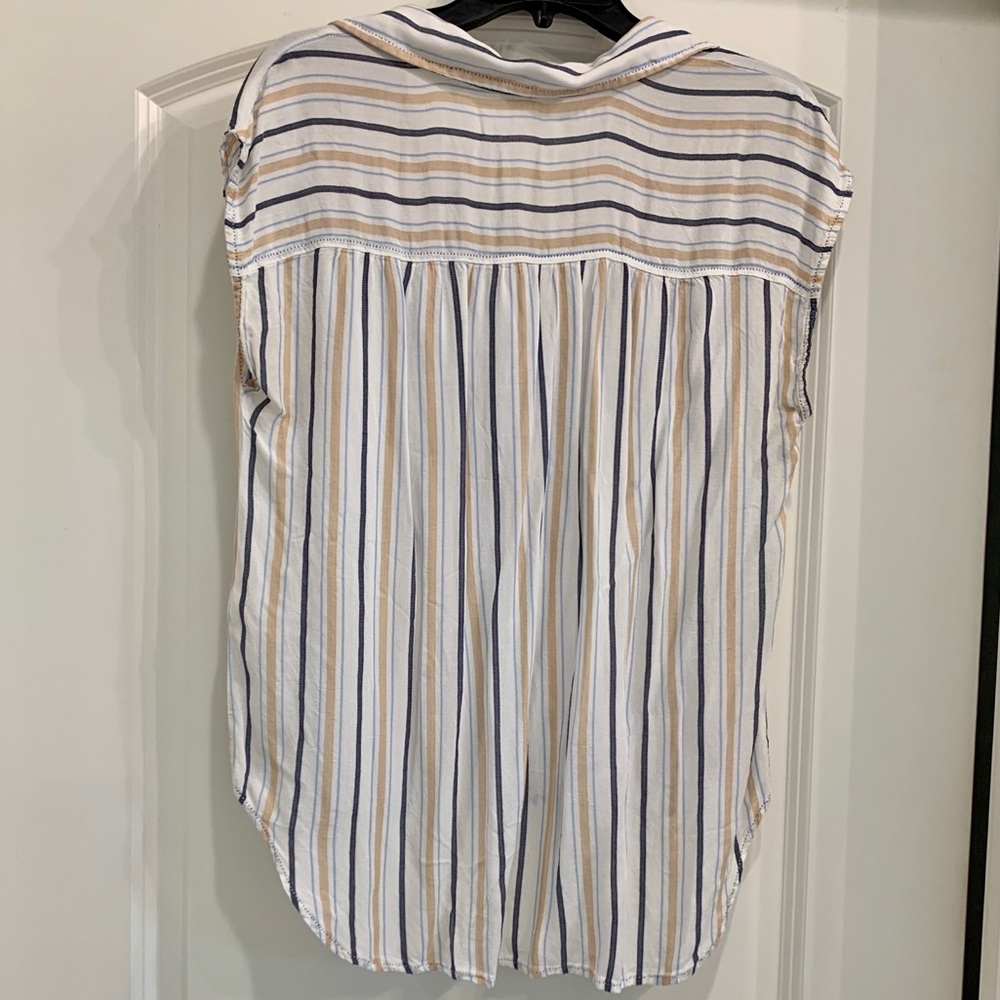 Max Studio Button Up Shirt - Picture 3 of 3